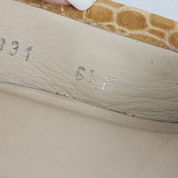 Stuart Weitzman Croc Cream Leather Tortoise Buckle Loafers Size 6.5 - Picture 7 of 9